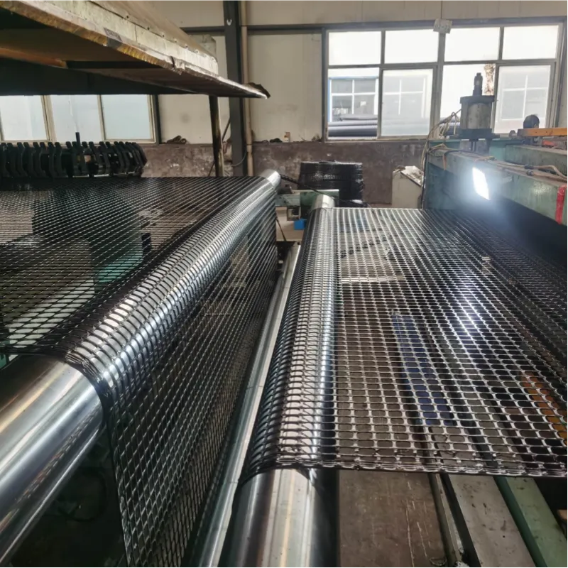 Одноосноориентированная и двухосноориентированная пластиковая геосетка из ПЭВП001