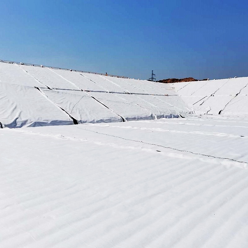 Производитель композитной геомембраны типа «два слоя геотекстиля и один слой мембраны» для (3)